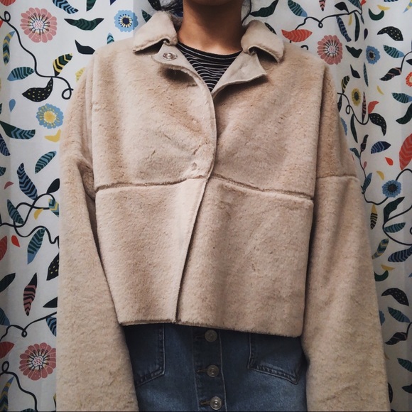 UO REVERSIBLE FAUX FUR JACKET - Picture 7 of 11